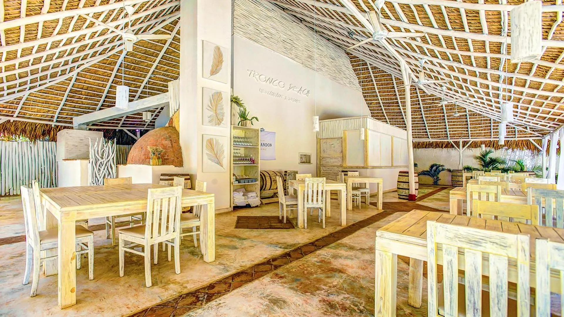 Ducassi Studios And Suites - Rooftop Pool, Beach Club, Breakfast And Wifi Punta Cana Lejlighedshotel