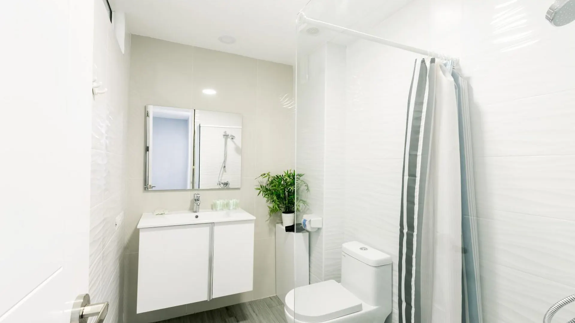 Ducassi Studios And Suites - Rooftop Pool, Beach Club, Breakfast And Wifi Punta Cana 5*,  Den Dominikanske Republik