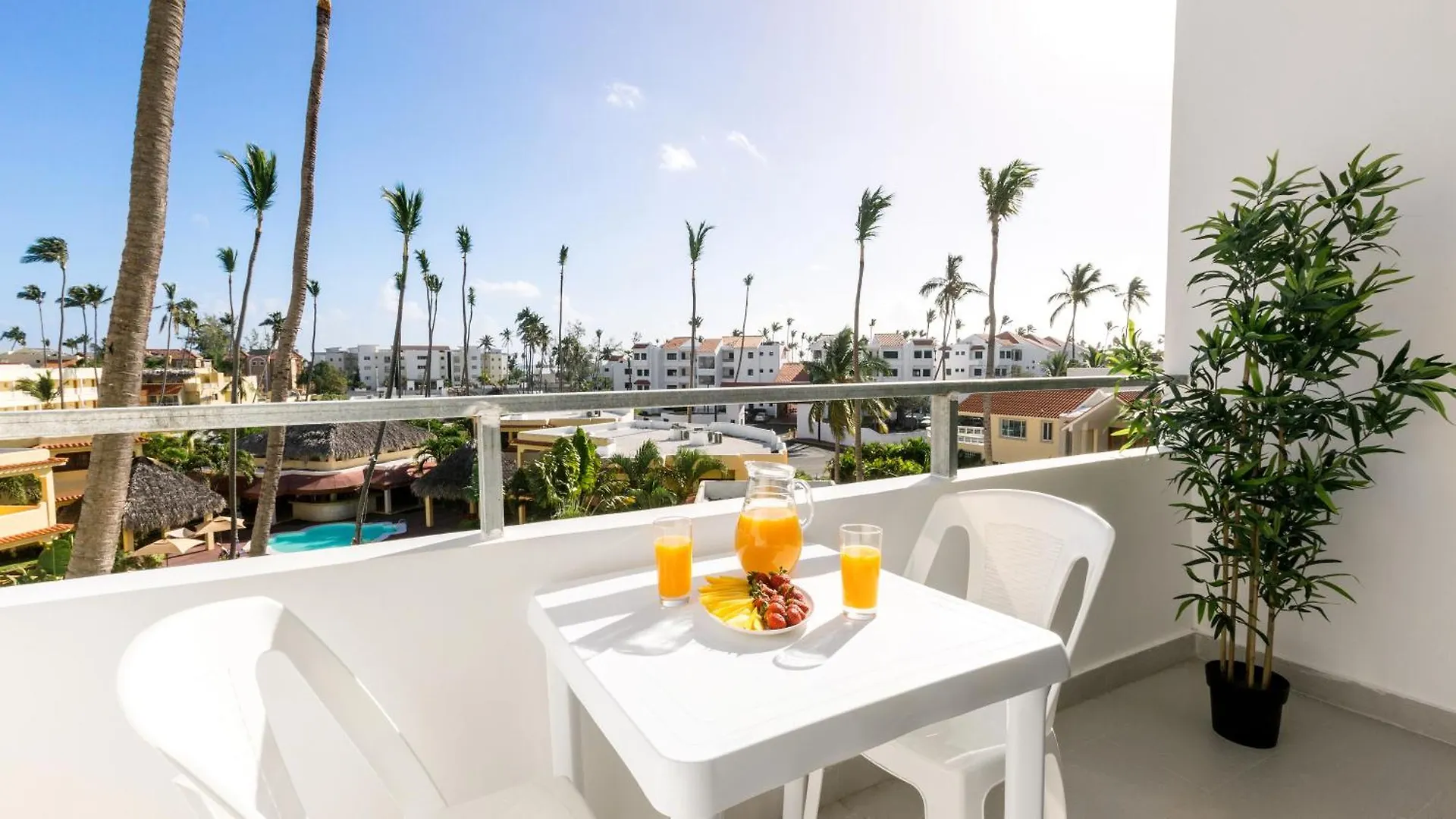 Ducassi Studios And Suites - Rooftop Pool, Beach Club, Breakfast And Wifi Punta Cana