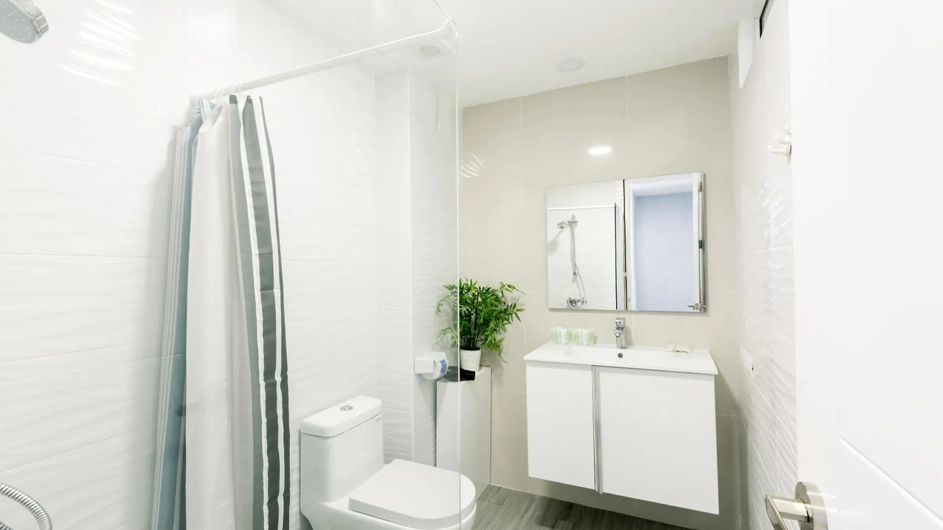Ducassi Studios And Suites - Rooftop Pool, Beach Club, Breakfast And Wifi Punta Cana Lejlighedshotel