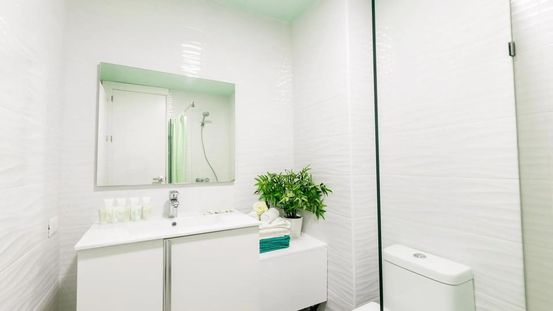 Ducassi Studios And Suites - Rooftop Pool, Beach Club, Breakfast And Wifi Punta Cana Den Dominikanske Republik